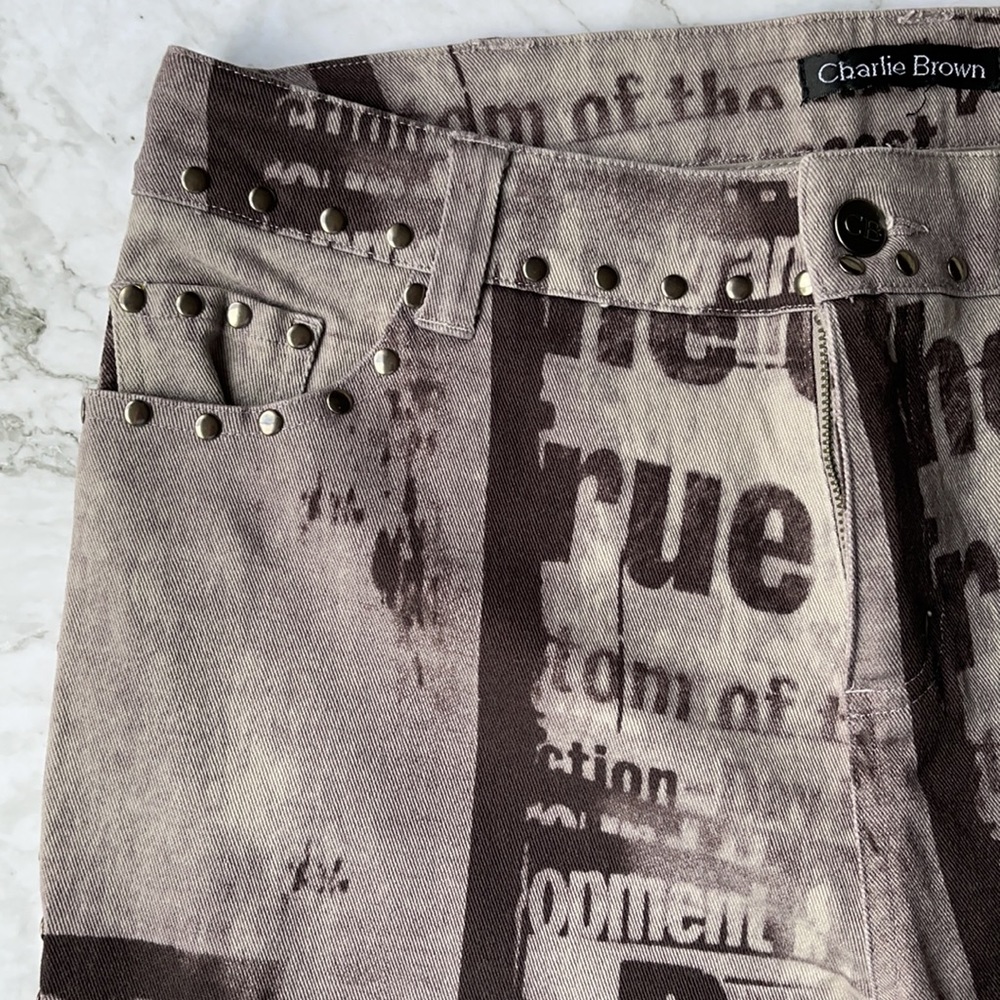 VINTAGE | Charlie Brown studded tabloid newspaper print jeans - Picture 5 of 10